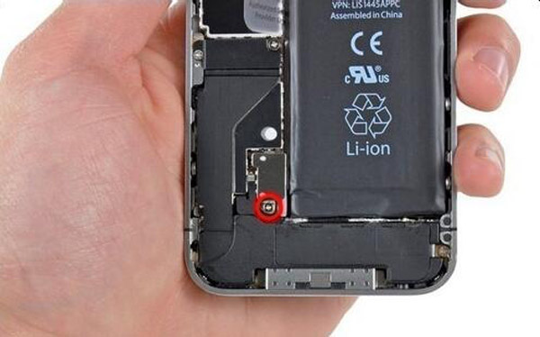 Cambiar batería iPhone 4 paso 4