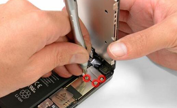 Cambiar batería iPhone 5 paso 4