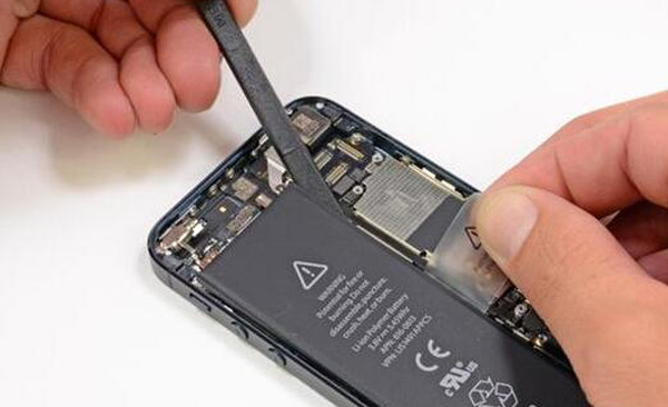 Cambiar batería iPhone 5 paso 5